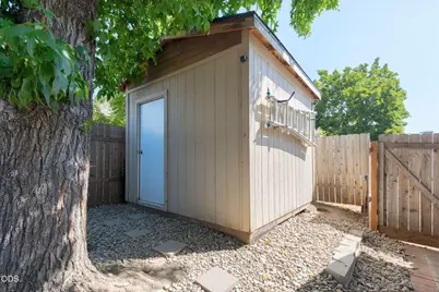2072 NE Fairview Avenue, Grants Pass, OR 97526 - Photo 21