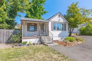2072 NE Fairview Ave, Grants Pass, OR 97526 - Photo 1