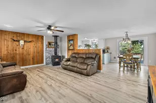 22988 Lariat Ln, Bend, OR 97701 - Photo 3