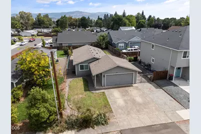 1827 Lillian Street, Medford, OR 97501 - Photo 29