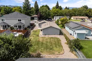1827 Lillian St, Medford, OR 97501 - Photo 27