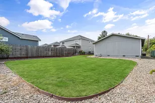 1827 Lillian St, Medford, OR 97501 - Photo 25