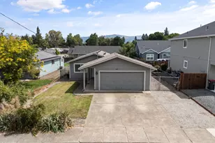 1827 Lillian St, Medford, OR 97501 - Photo 1