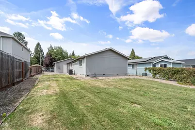 1827 Lillian Street, Medford, OR 97501 - Photo 27