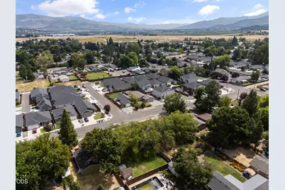 1827 Lillian Street, Medford, OR 97501 - Photo 35