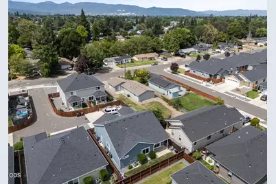 1827 Lillian Street, Medford, OR 97501 - Photo 35