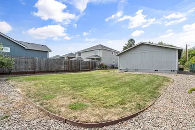 1827 Lillian Street, Medford, OR 97501 - Photo 25