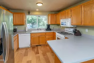 20705 Wishing Well Ct, Bend, OR 97701 - Photo 5
