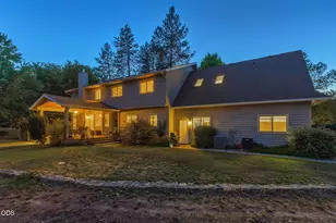 575 Pavillian Dr, Grants Pass, OR 97526 - Photo 3