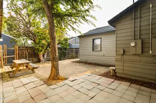 947 SW 14th St, Redmond, OR 97756 - Photo 17