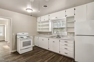 947 SW 14th St, Redmond, OR 97756 - Photo 9