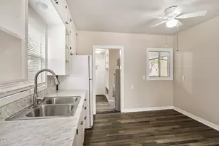 947 SW 14th St, Redmond, OR 97756 - Photo 9