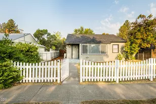 947 SW 14th St, Redmond, OR 97756 - Photo 3