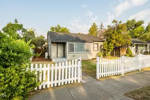 947 SW 14th St, Redmond, OR 97756 - Photo 1