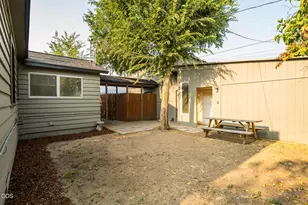 947 SW 14th St, Redmond, OR 97756 - Photo 17