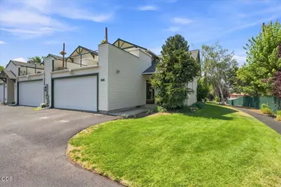 438 NW 19th #UNIT 5, Redmond, OR 97756 - Photo 3
