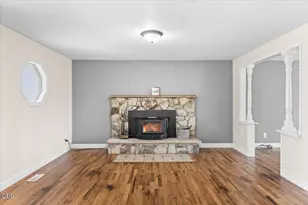 1751 Yukon Ave, Medford, OR 97504 - Photo 9