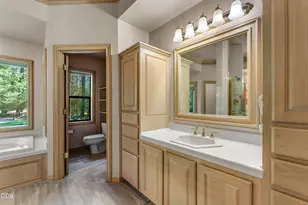 200 Brookstone Hills Dr, Grants Pass, OR 97526 - Photo 15
