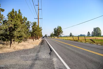 935 NW 35th, Redmond, OR 97756 - Photo 5