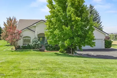 9456 Greenbrier Drive, Klamath Falls, OR 97603 - Photo 1
