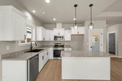 2235 Piazza Drive, Medford, OR 97501 - Photo 13