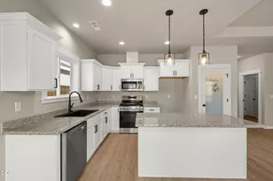 2235 Piazza Dr, Medford, OR 97501 - Photo 13