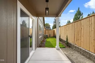 2235 Piazza Dr, Medford, OR 97501 - Photo 3
