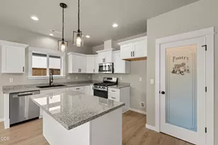 2235 Piazza Dr, Medford, OR 97501 - Photo 11