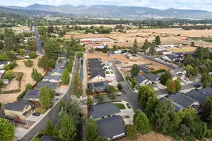 2235 Piazza Dr, Medford, OR 97501 - Photo 35