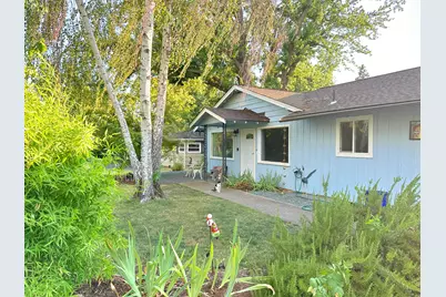 62 S Modoc Avenue, Medford, OR 97504 - Photo 1