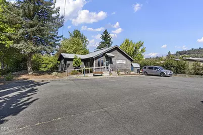 92 NW Glenhart Avenue, Winston, OR 97496 - Photo 9