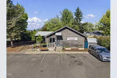92 NW Glenhart Avenue, Winston, OR 97496 - Photo 3