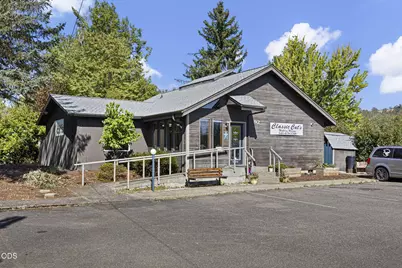 92 NW Glenhart Avenue, Winston, OR 97496 - Photo 5