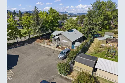 92 NW Glenhart Avenue, Winston, OR 97496 - Photo 41