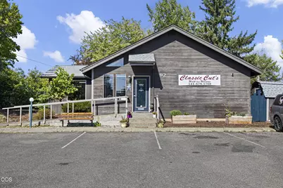 92 NW Glenhart Avenue, Winston, OR 97496 - Photo 3