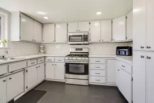 2558 Alma Dr, Medford, OR 97504 - Photo 13