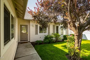 3916 SW Sam Snead Ct, Redmond, OR 97756 - Photo 5