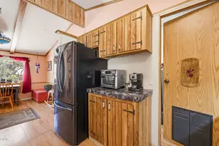 887 Three Pines Rd, Grants Pass, OR 97526 - Photo 9