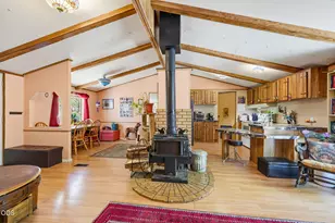 887 Three Pines Rd, Grants Pass, OR 97526 - Photo 5