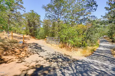 887 Three Pines Road, Grants Pass, OR 97526 - Photo 27