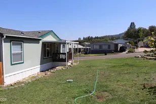 8401 Old Stage Rd, Central Point, OR 97502 - Photo 15