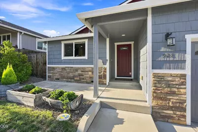 928 Stonewater Drive, Eagle Point, OR 97524 - Photo 3