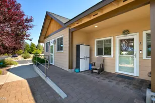780 W View Loop, Sisters, OR 97759 - Photo 3