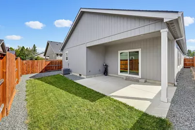 1776 Powhatan Avenue, Medford, OR 97501 - Photo 5
