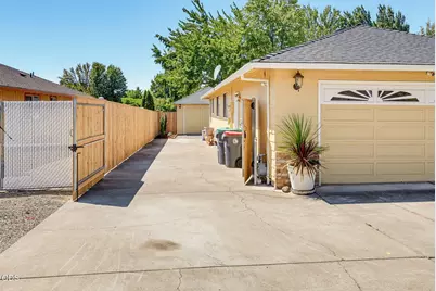 2315 Asher Drive, Medford, OR 97504 - Photo 3
