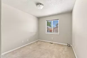 417 NW 27th St, Redmond, OR 97756 - Photo 29