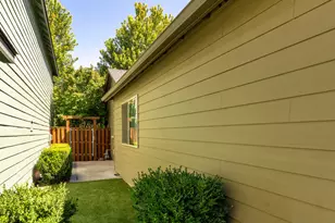 417 NW 27th St, Redmond, OR 97756 - Photo 33