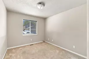 417 NW 27th St, Redmond, OR 97756 - Photo 27