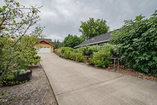 2617 SW Florer Dr, Grants Pass, OR 97527 - Photo 39