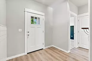 1754 Dragon Tail Pl, Medford, OR 97504 - Photo 5